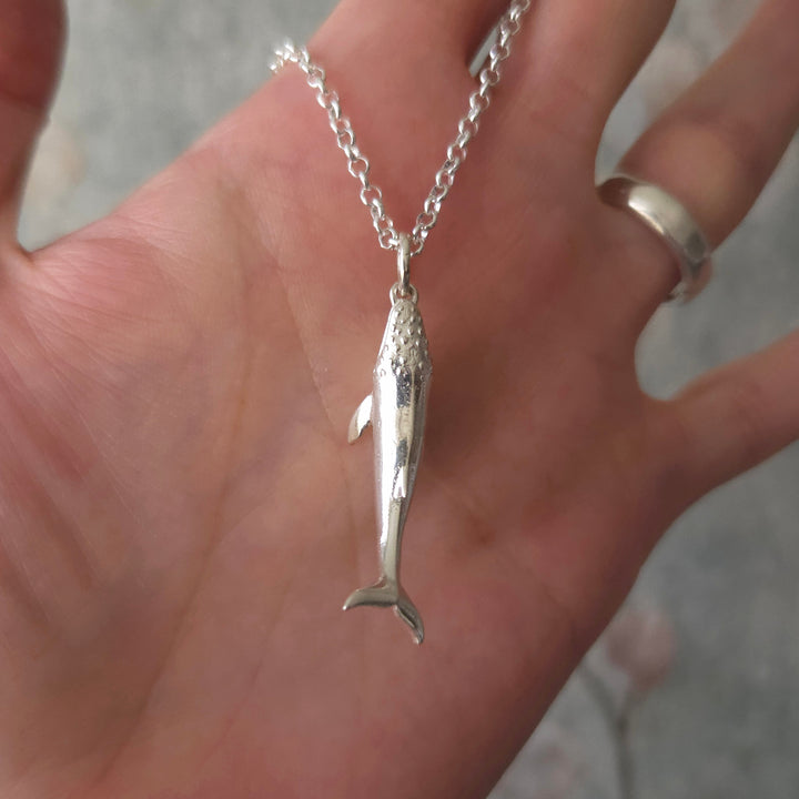 Colgante de plata en forma de ballena