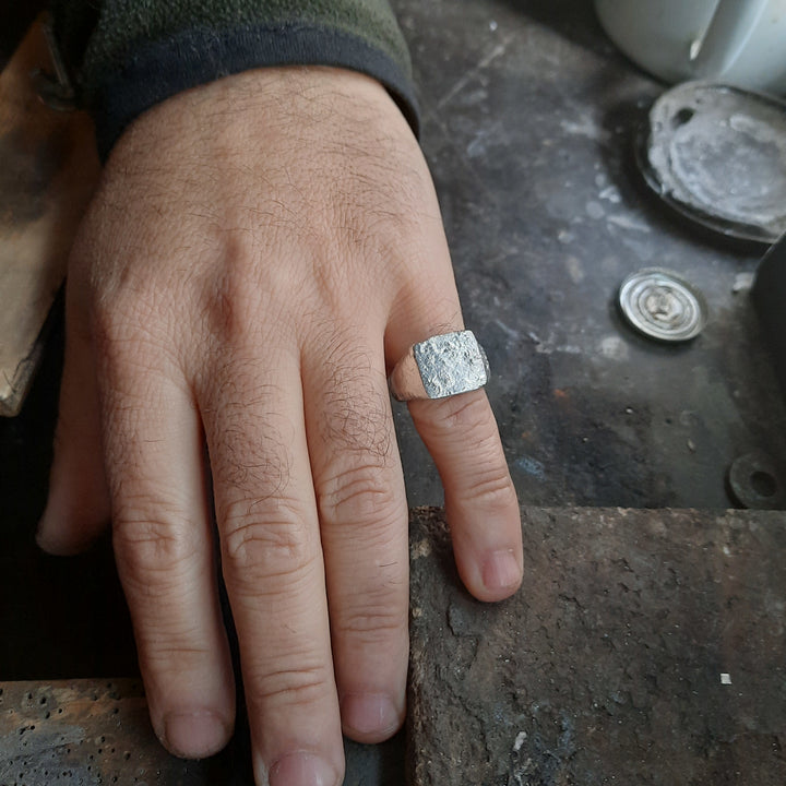 Anillo de sello reticulado para hombre