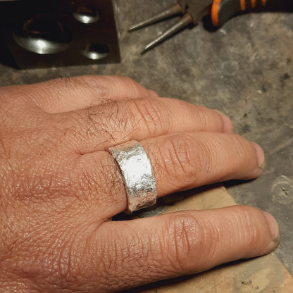 Talla 15 - Anillo ancho de plata fundida para hombre