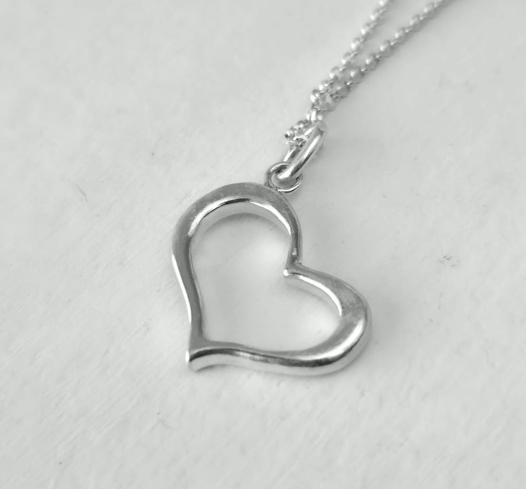 Colgante de plata en forma de corazón