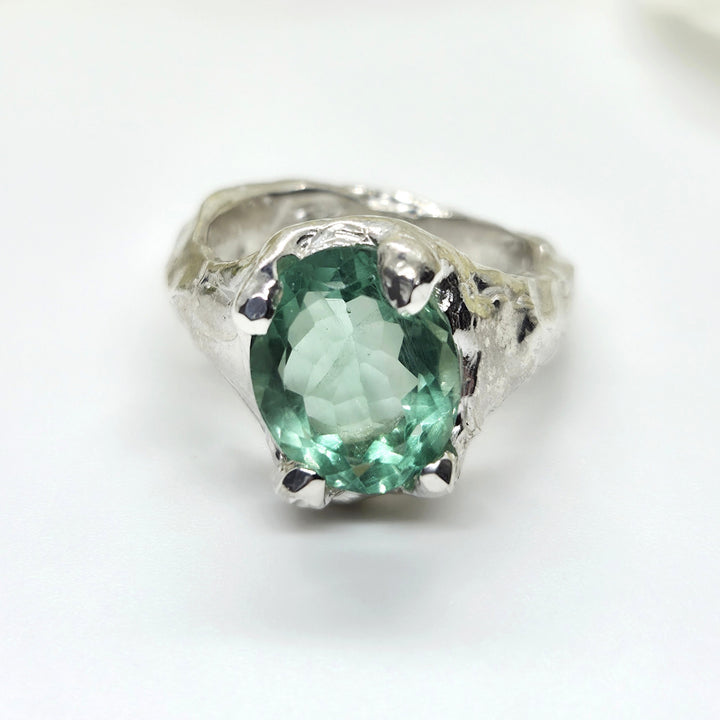 Anillo estilo rústico con fluorita