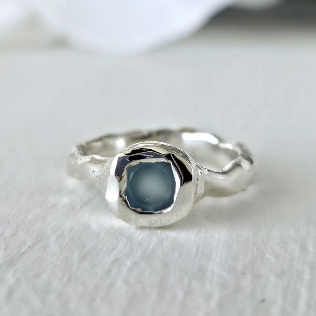 Talla 16: Anillo estilo rústico con calcedonia azul