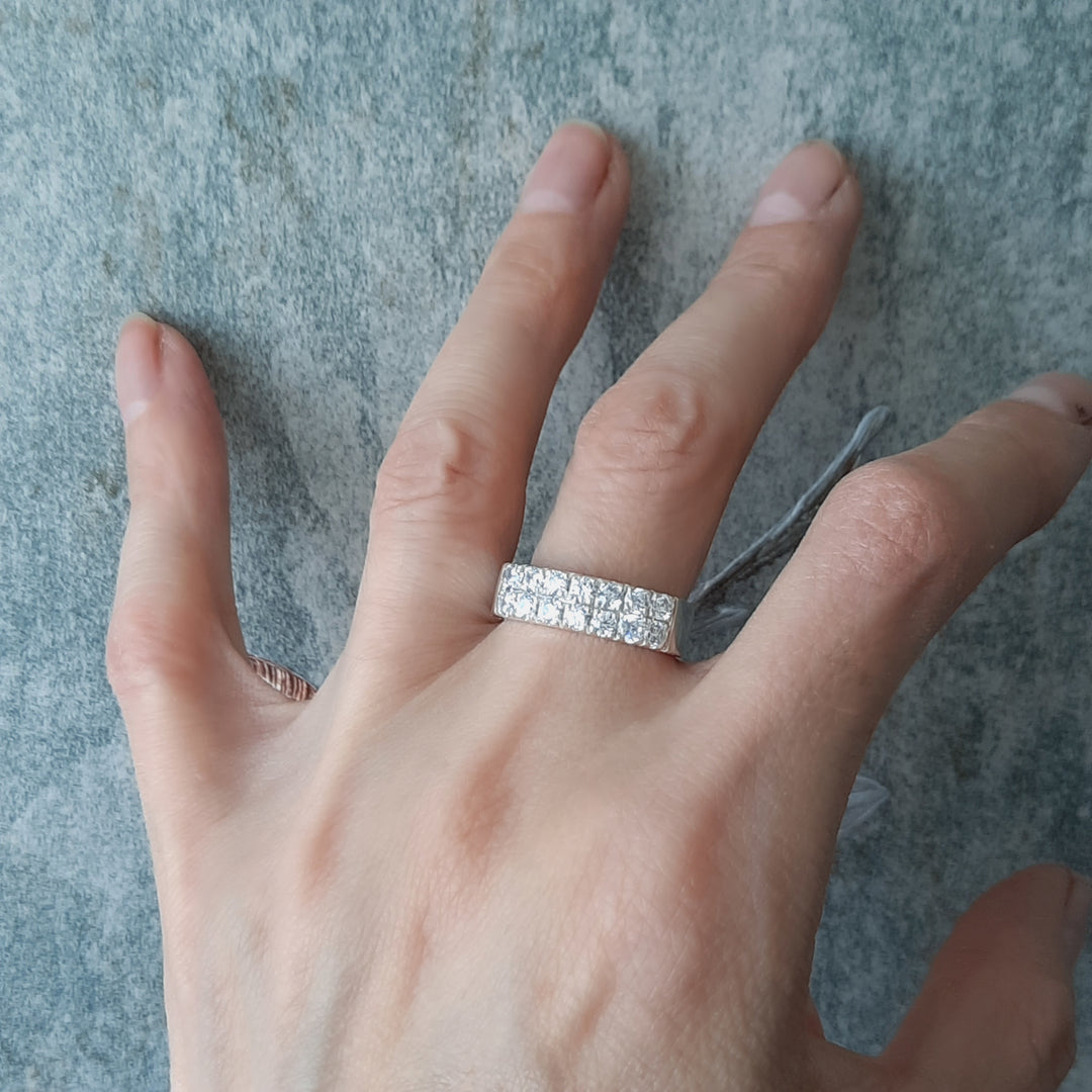 Anillo medio cintillo doble con moissanitas – vista superior