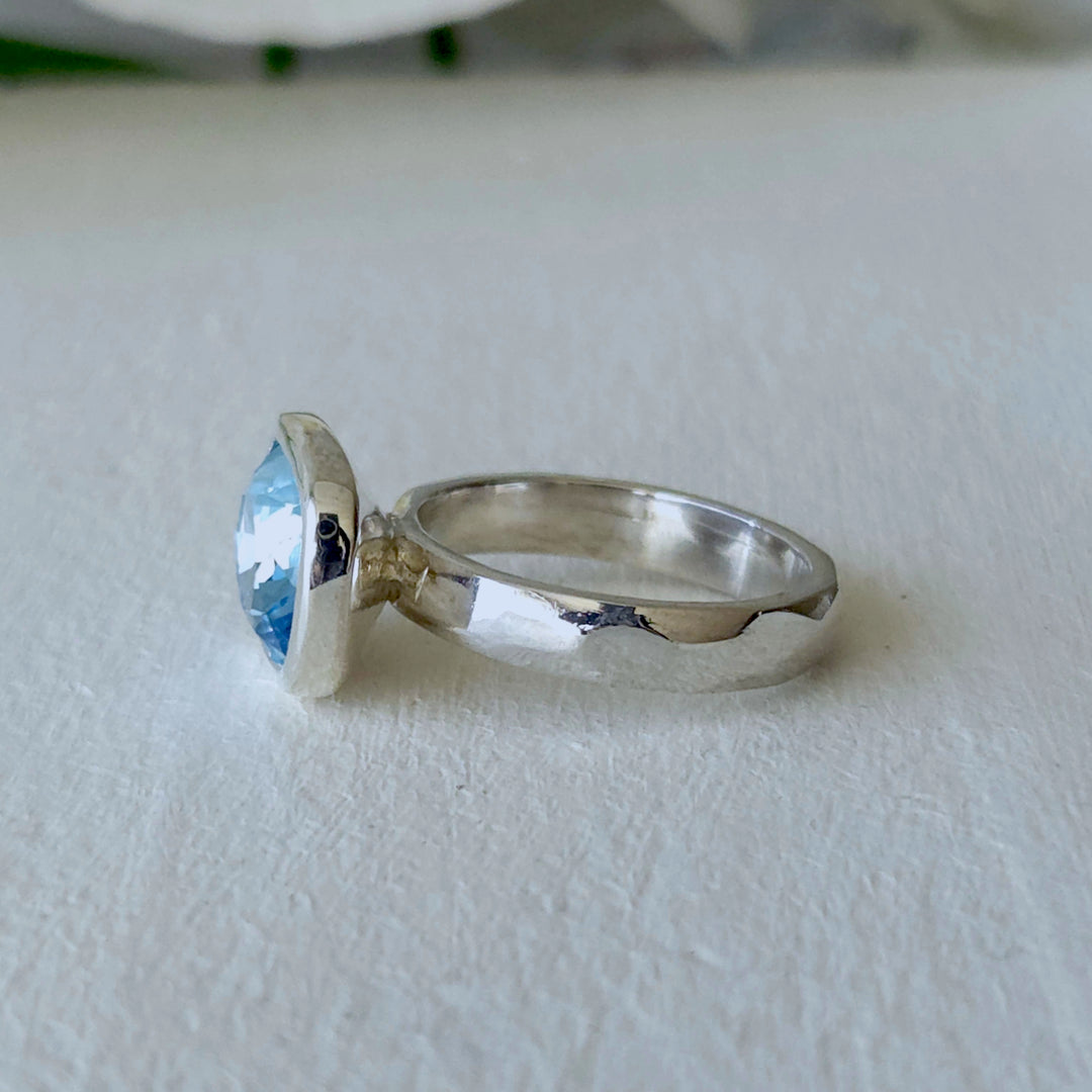 Anillo de plata 950 con piedra azul grande