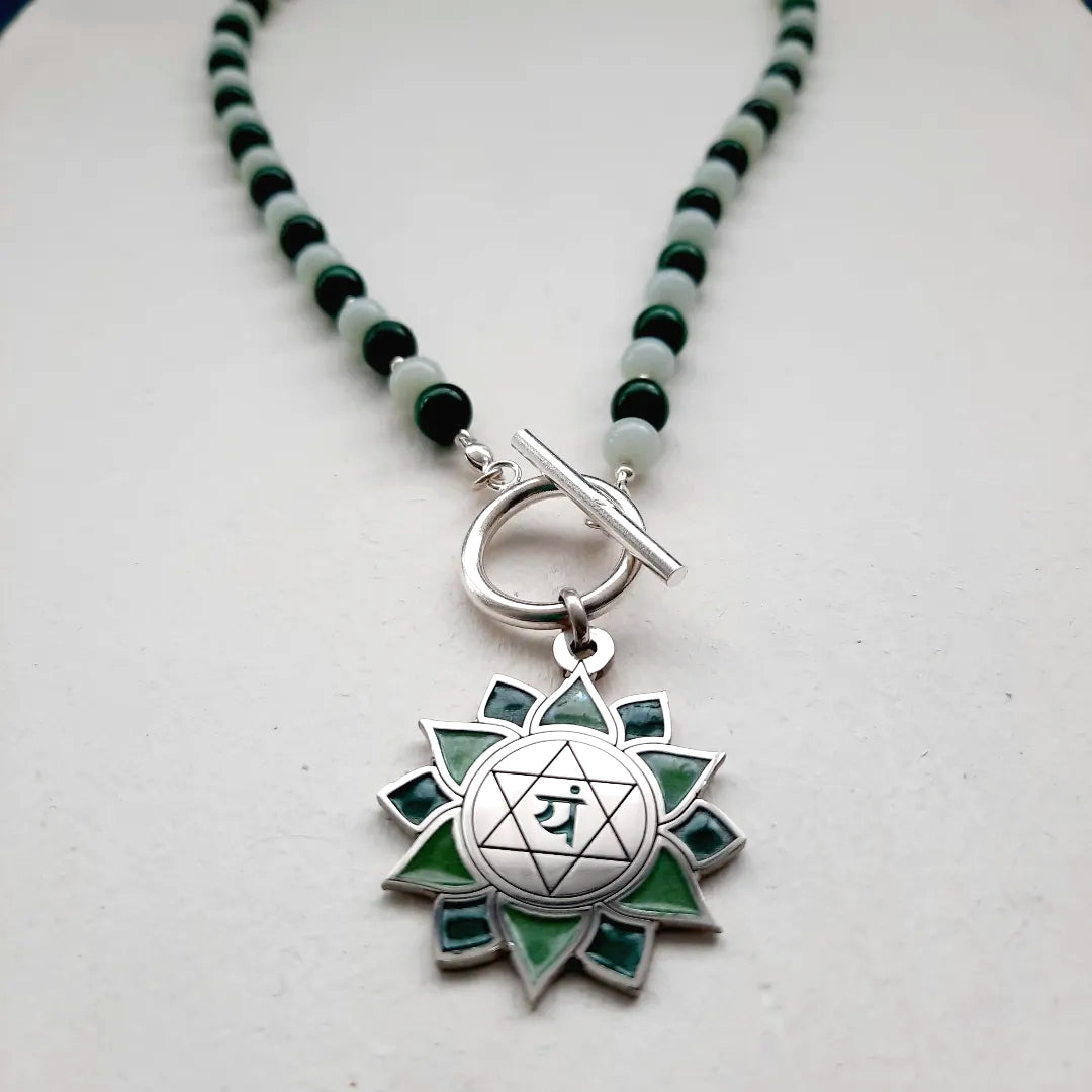 Collar Chakra Corazón en plata 950 con colgante Anahata – diseño artesanal chileno