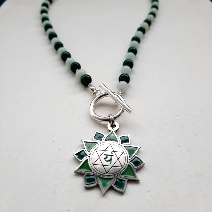 Collar Chakra Corazón en plata 950 con colgante Anahata – diseño artesanal chileno
