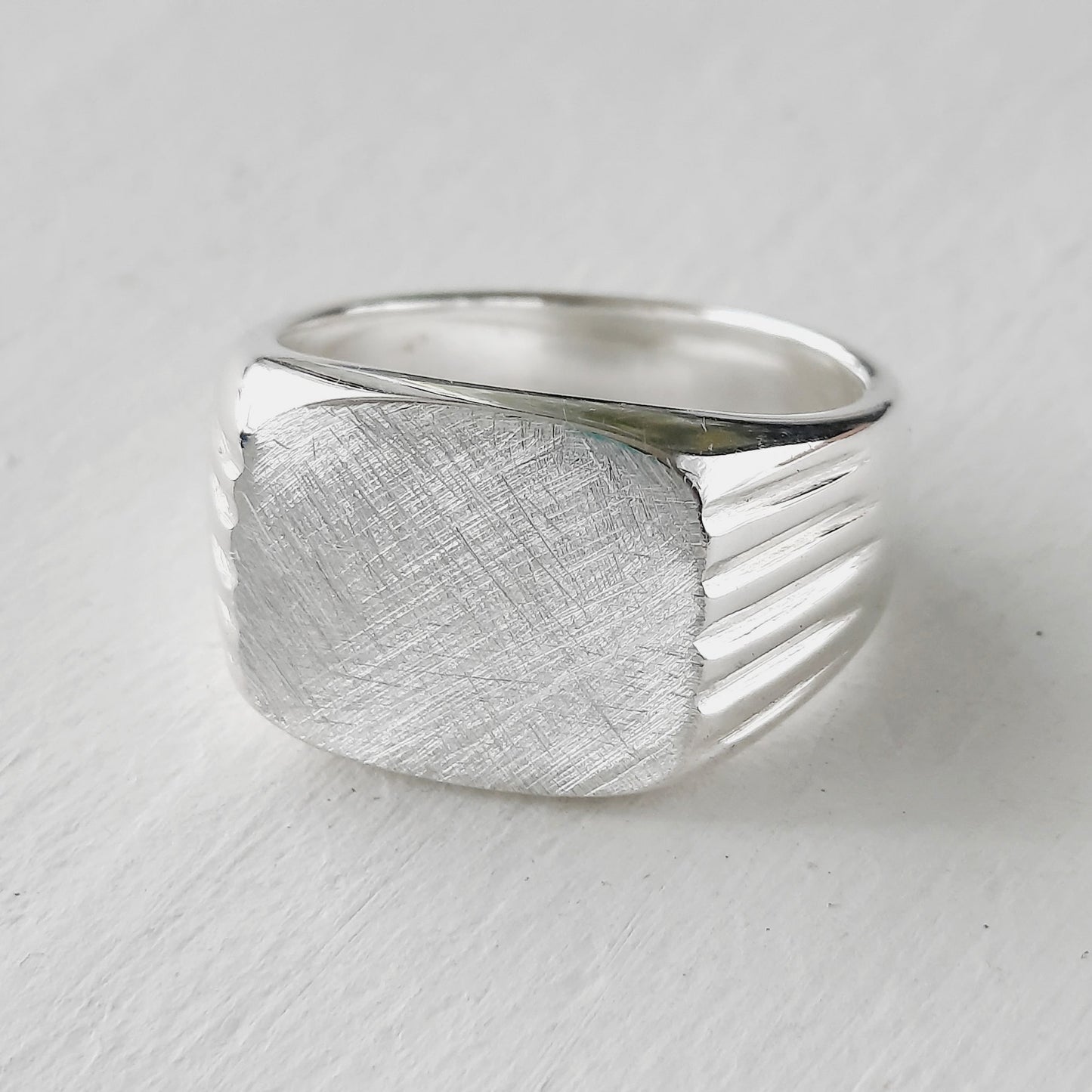 Talla 24: Anillo de sello rectangular para hombre