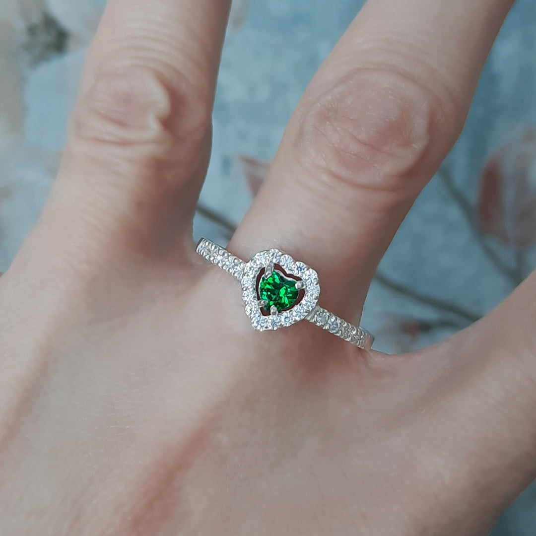 anillo elegante mujer plata con diseño corazón
