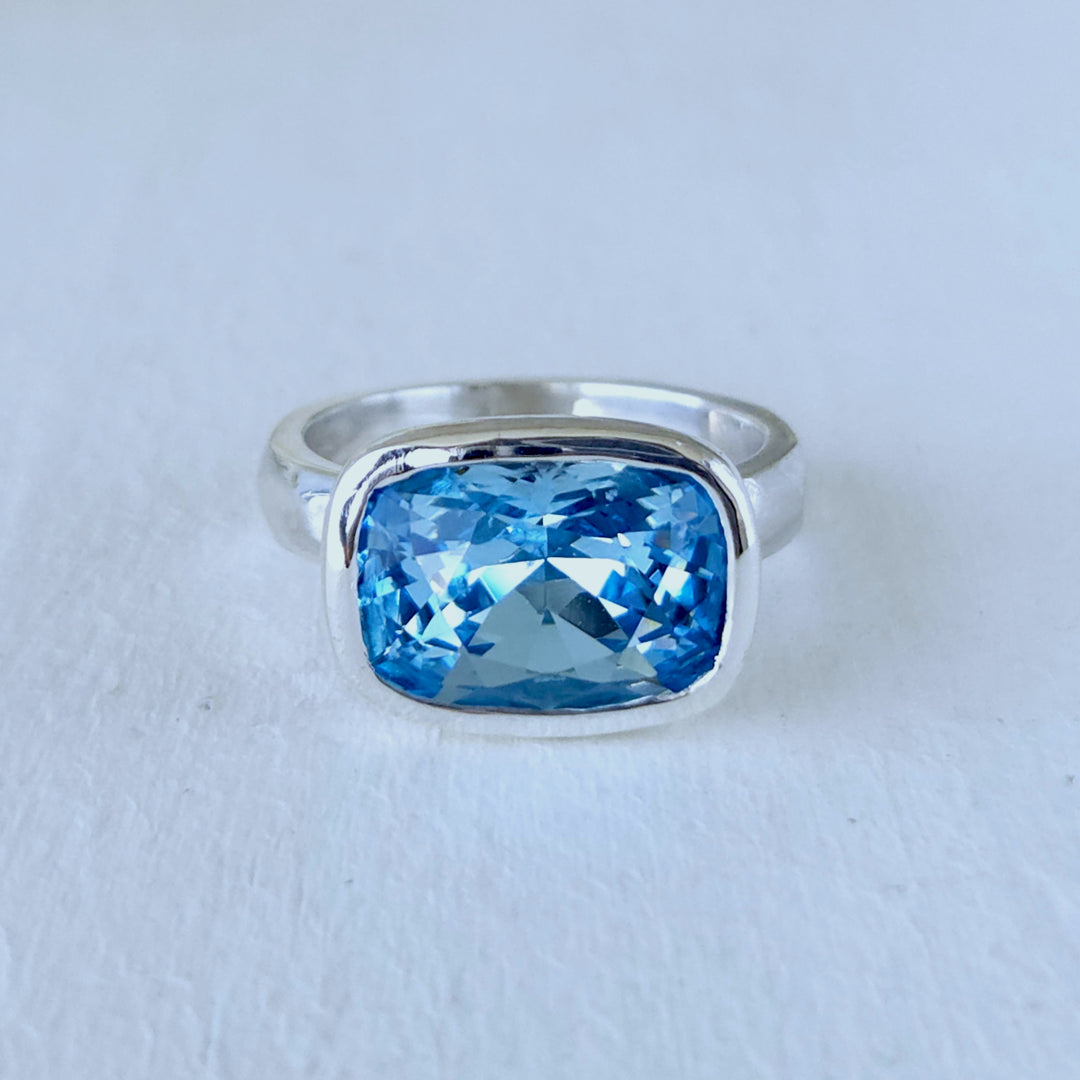 anillo de plata 950 con piedra azul talla 17 disponible