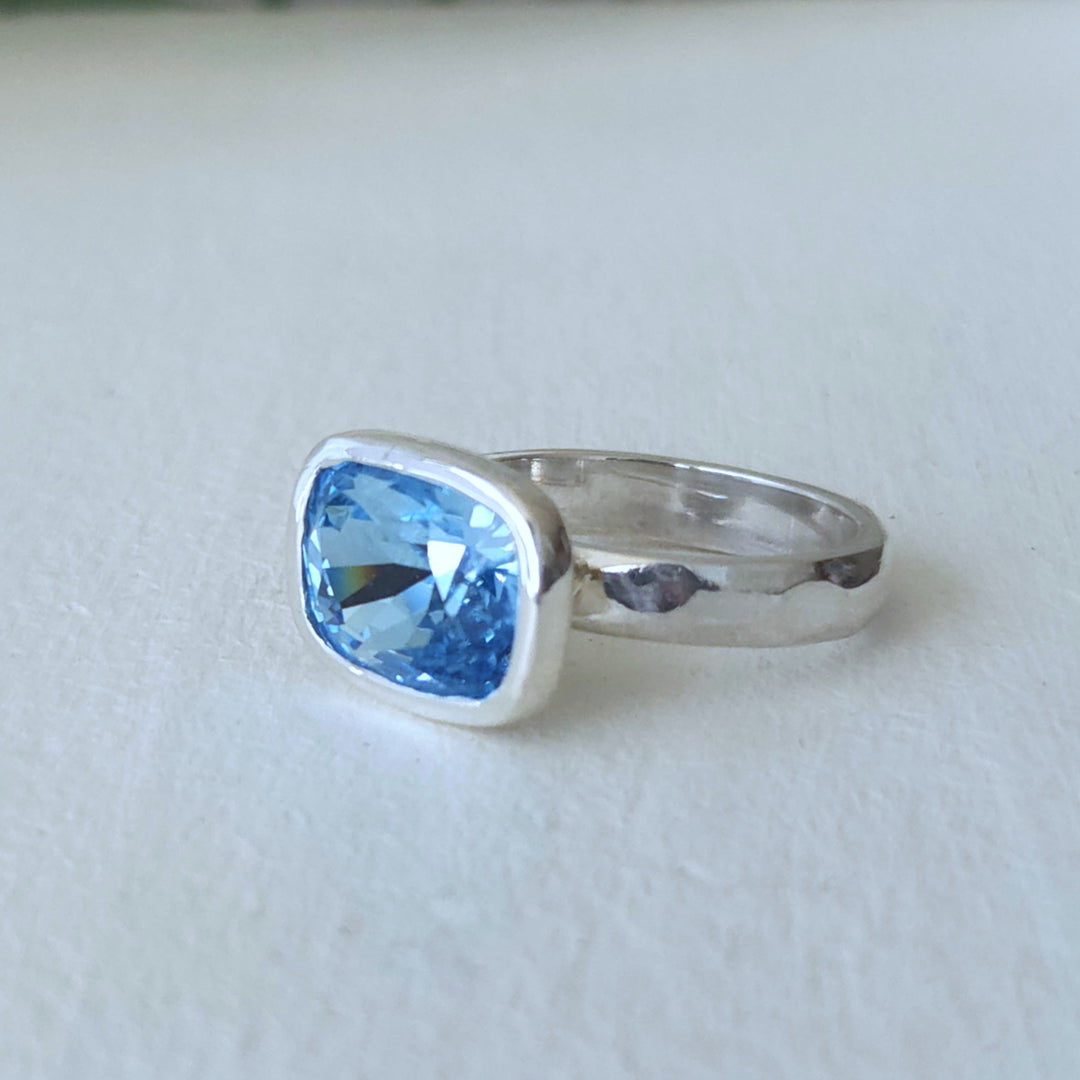 Anillo de plata con cuerpo limado