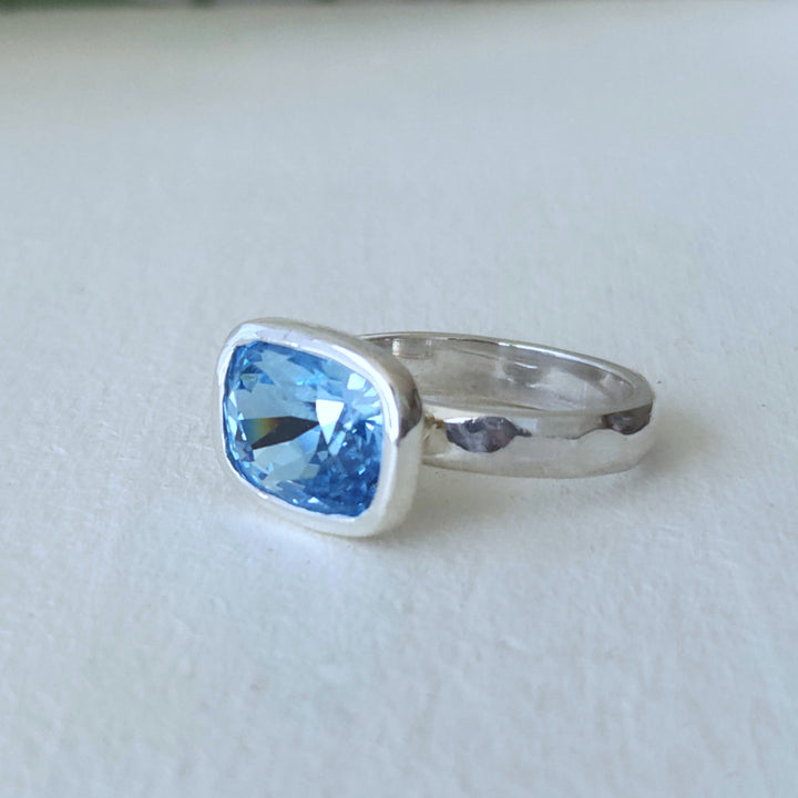 Anillo de plata con cuerpo limado