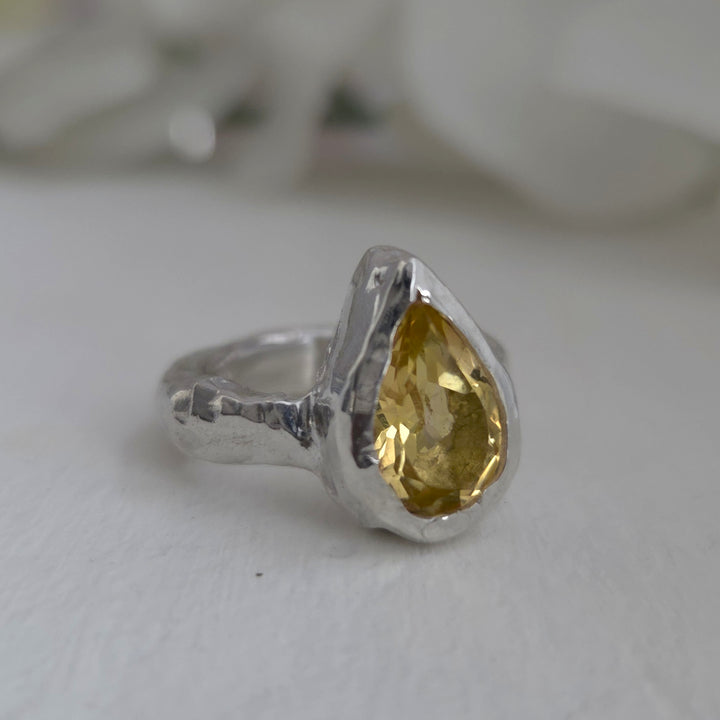 anillo de plata maciza con piedra para mujer