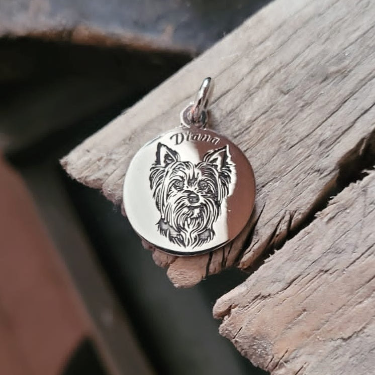 Colgante Yorkshire Terrier en Plata 950 con grabado artístico de perro