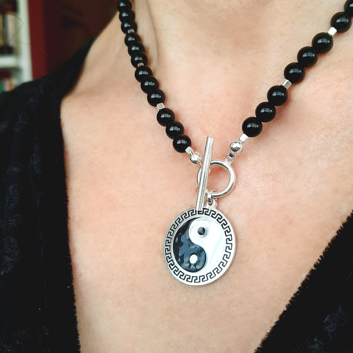 Colgante ying yang con collar de ónix negro