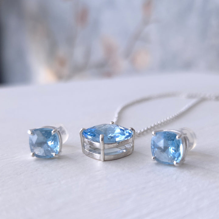 joyas minimalistas plata con cristal azul hecho en Chile