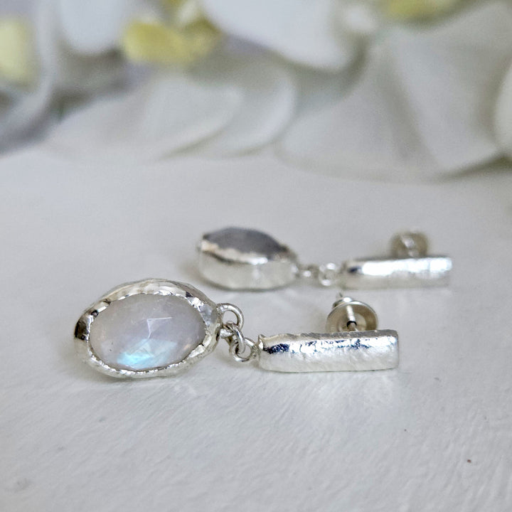 aros plata con piedra blanca diseño orgánico