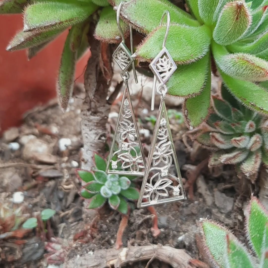 Aros diseño flor y piedras