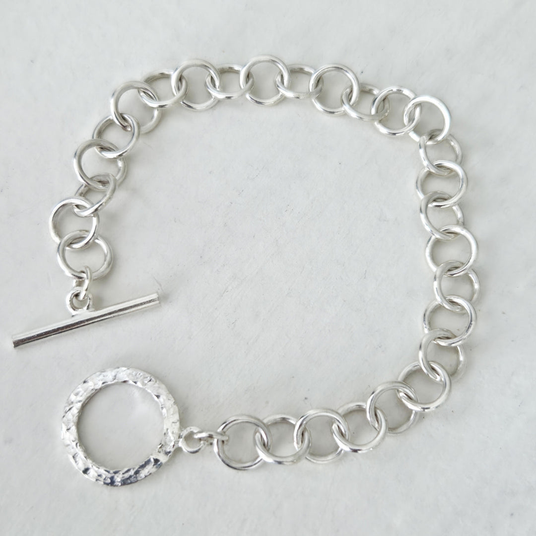 pulsera de plata 950 con cierre de argolla martillada