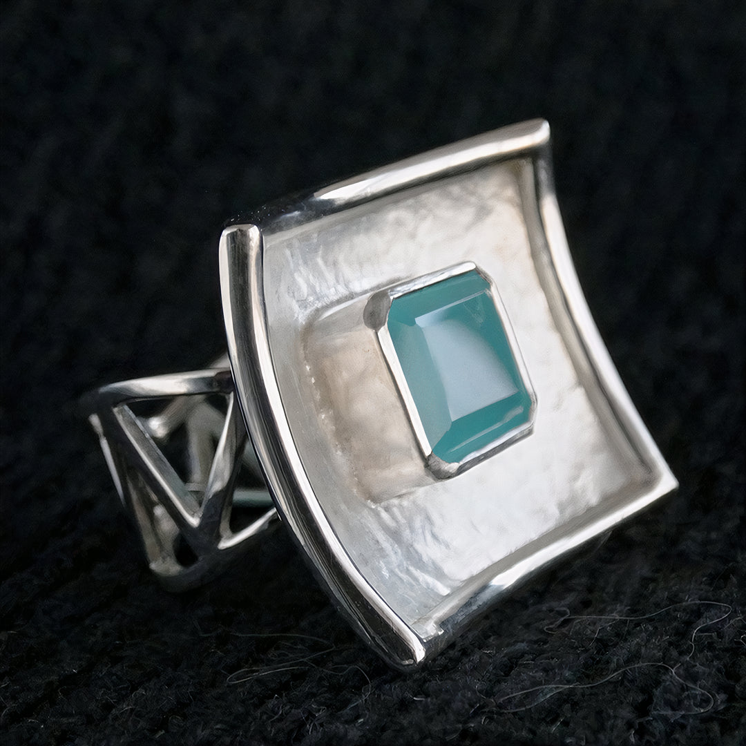 Anillo rústico chic rectangular con calcedonia azul - 25g