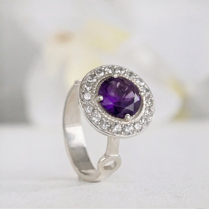 Anillo halo para mujer con piedra natural central y moissanitas