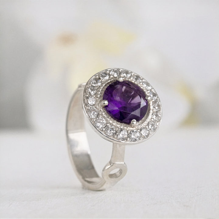 Anillo solitario con piedra natural y halo de moissanitas estilo glam - 7g