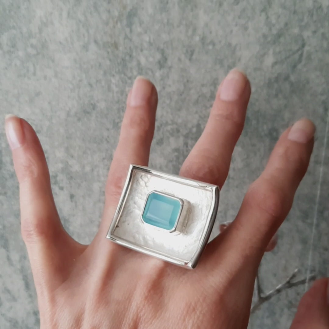 Anillo rústico chic rectangular con calcedonia azul - 25g