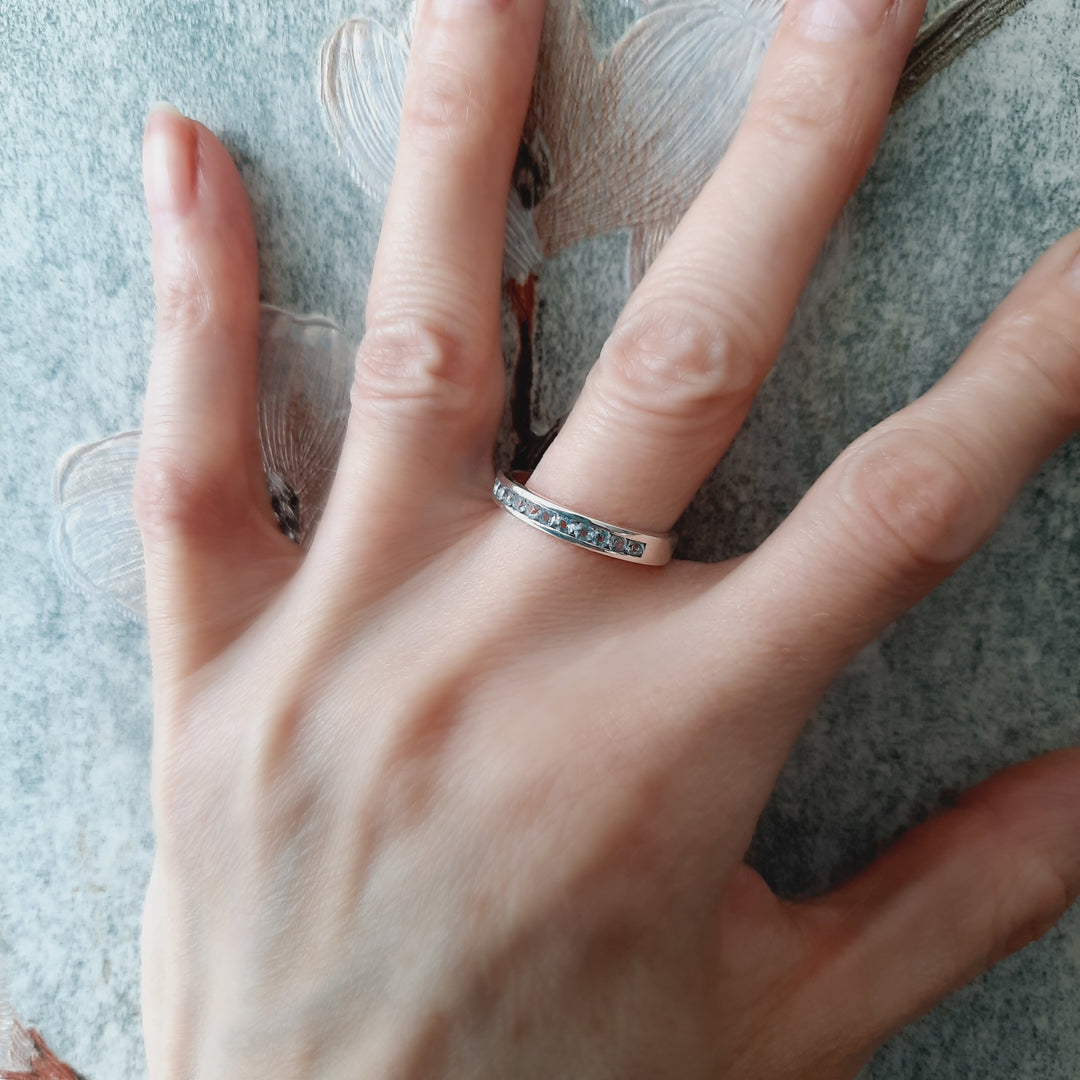 anillo compromiso cintillo riel con piedras naturales