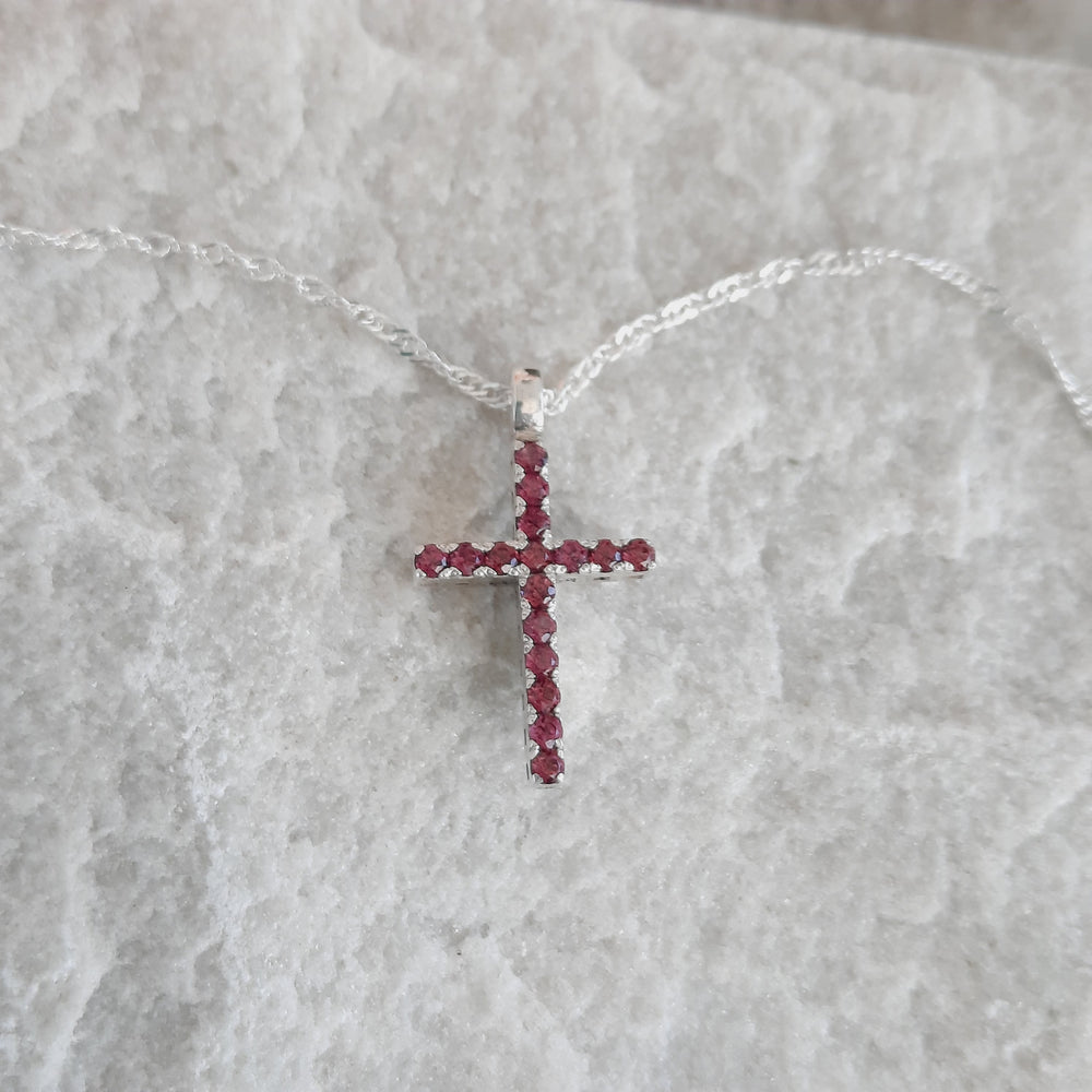 joya cruz con piedras de colores en plata